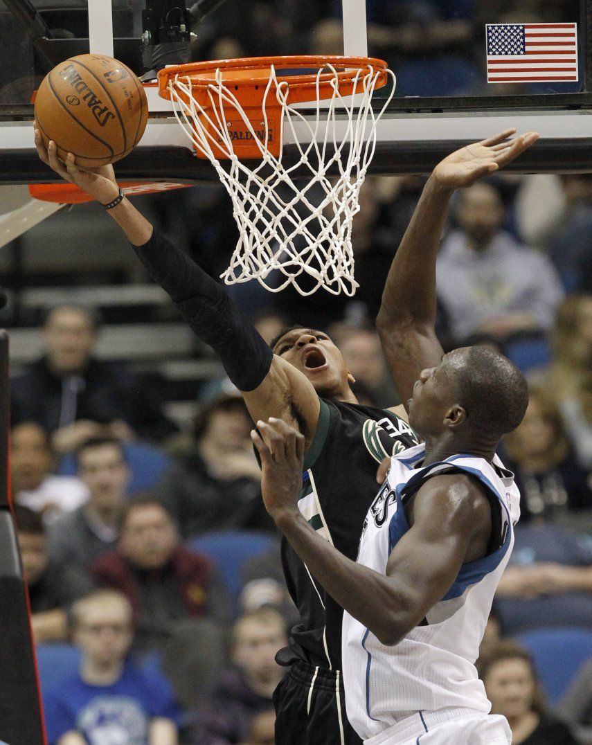 Bucks derrotan 95-85 a Timberwolves pese a expulsión de Mayo