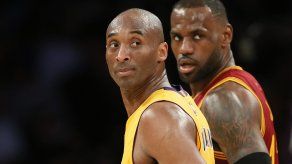 LeBron James gana en su último duelo contra Kobe Bryant