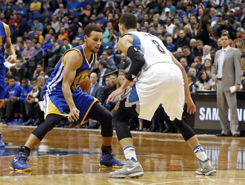 Curry aporta 46 y Warriors tienen foja de 10-0