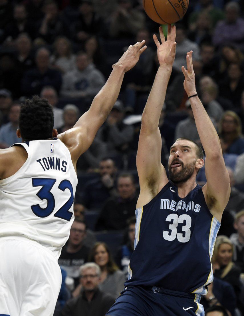 Selden anota 23 puntos y Grizzlies sorprenden a Wolves