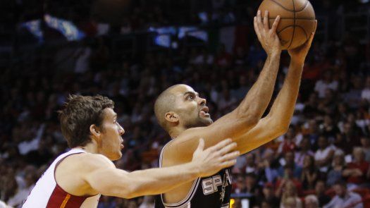 Leonard luce, Parker alcanza hito y Spurs siguen candentes
