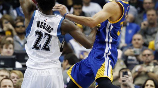 Warriors contienen a Twolves y evitan hilar derrotas