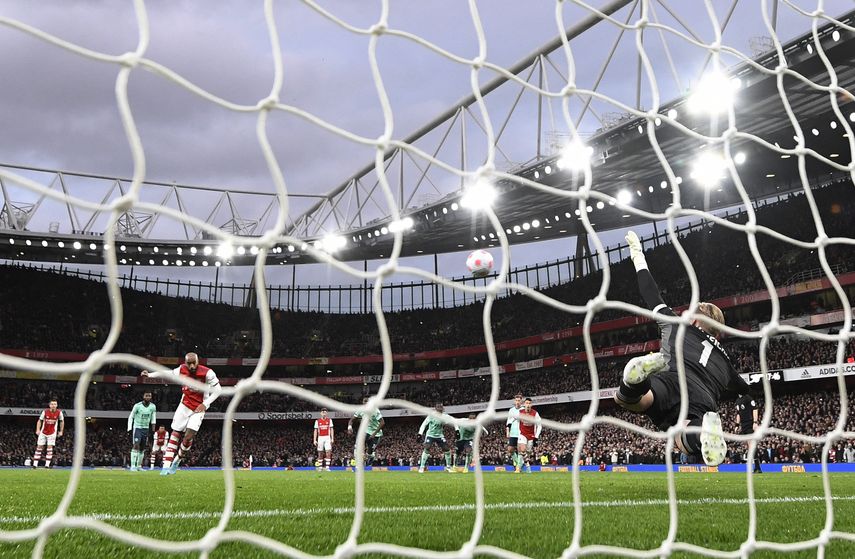 Conference League: 12 heridos leves tras caída de una valla