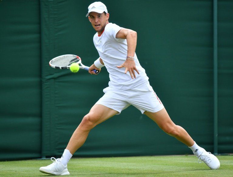 Muguruza y Thiem caen en su debut, resto de favoritos siguen adelante