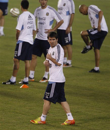 Mundial: Messi recibe camiseta del Atlético Junior