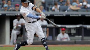 Stanton pega jonrón y Yanquis vencen 6-2 a Bravos