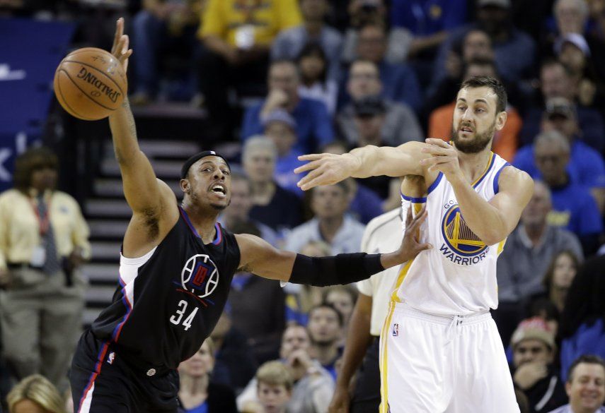 Curry abre camino en la 51ra victoria de Warriors en casa