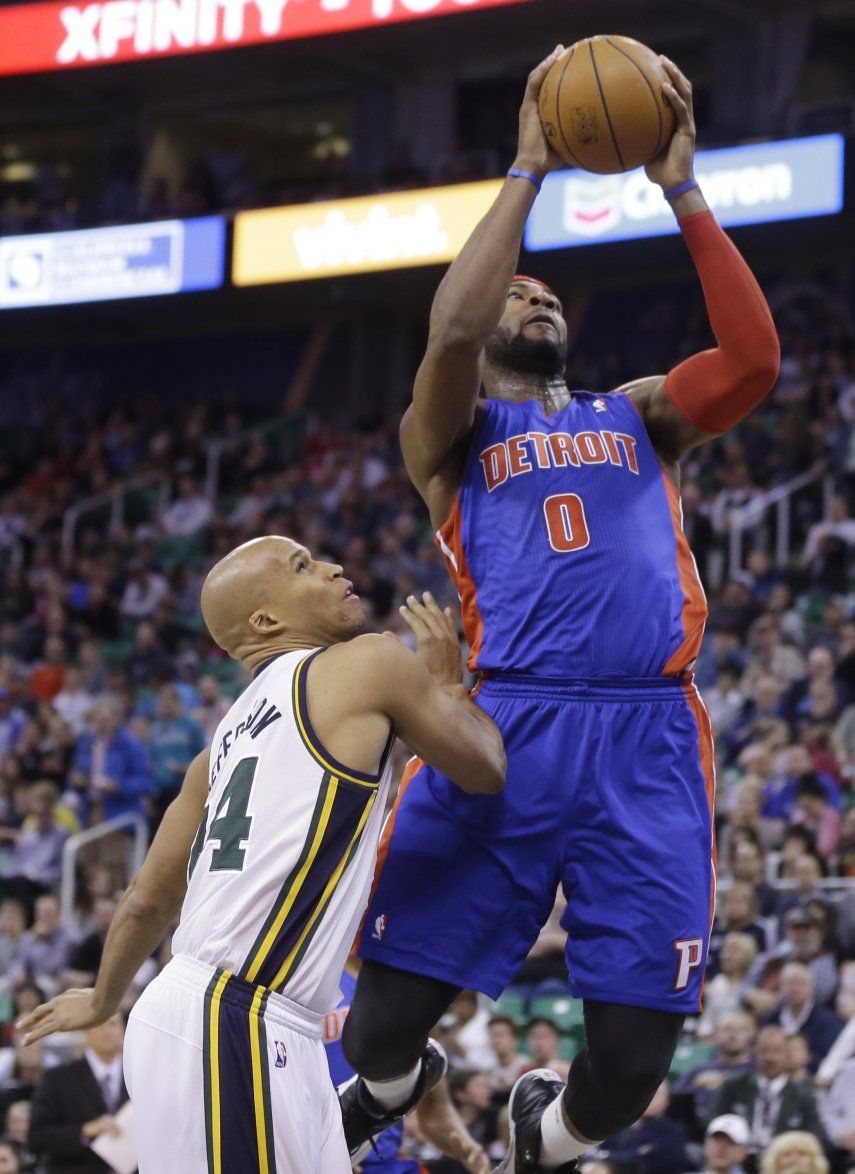 Drummond y Pistons aplastan al Jazz