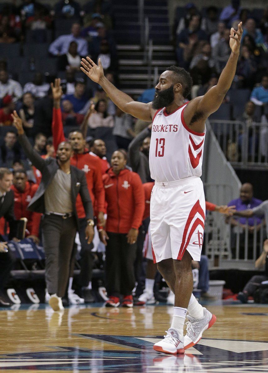 Con ‘triple doble’ de Harden, Rockets vencen a Hornets