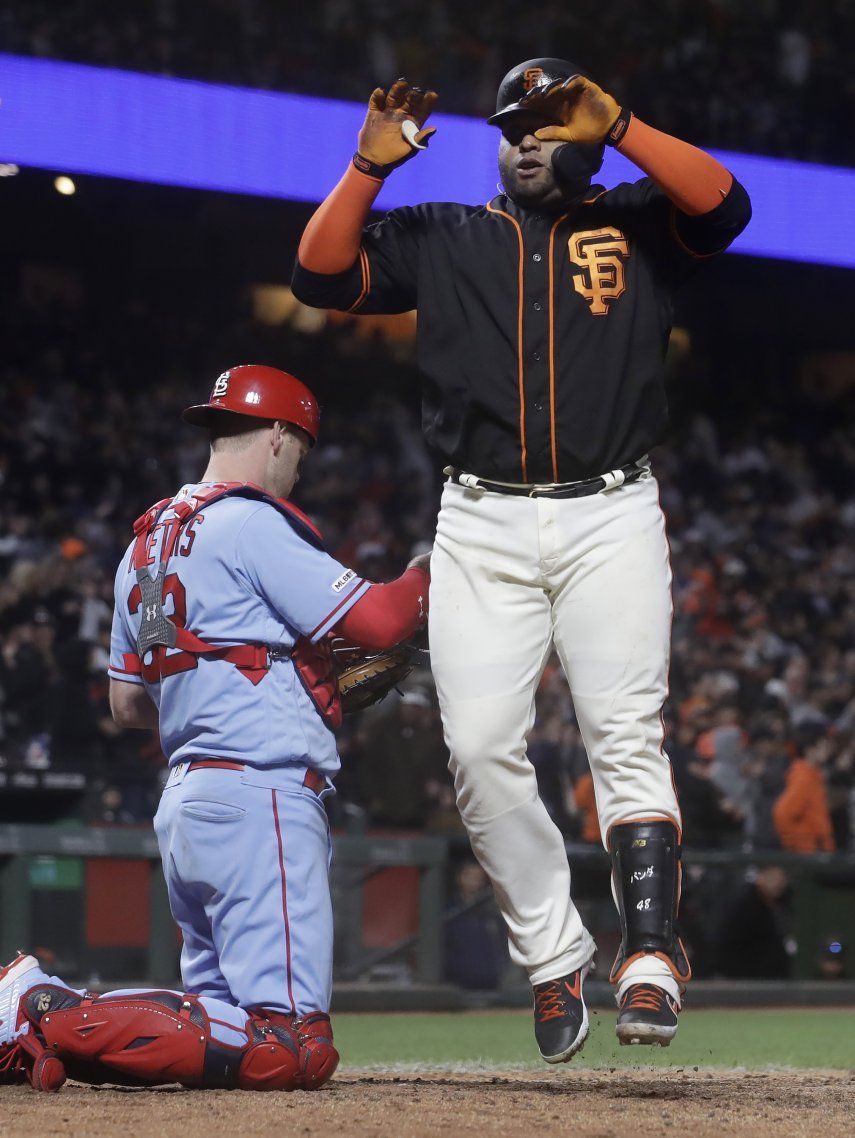 Bumgarner sale lesionado en triunfo de Gigantes a Cardenales