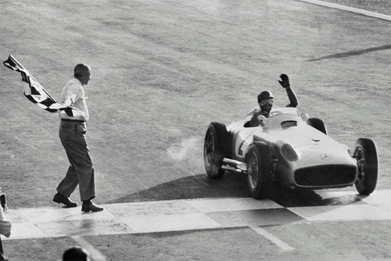 Fangio fue el mejor piloto de la historia, Alonso el tercero, según estudio