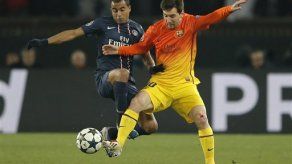 Lionel Messi sale lesionado tras marcar gol