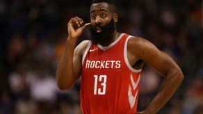 Los Rockets sufren para ganar a los Pistons en una noche aciaga de Harden