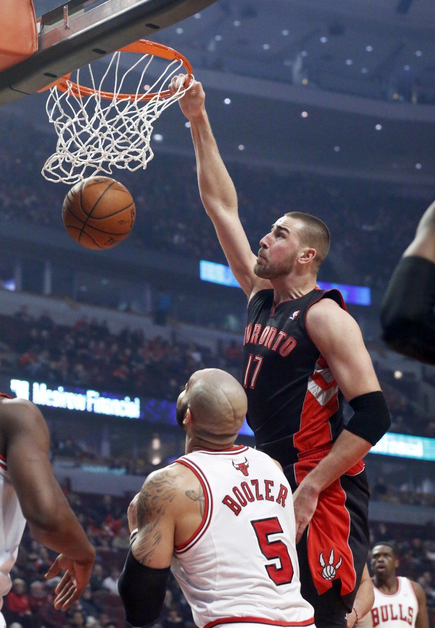 Valanciunas protagoniza triunfo de Raptors