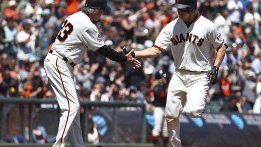 Hundley batea 4 hits; Gigantes doblegan a Padres