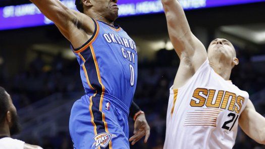 Durant suma 32 puntos; Thunder doblega a Suns
