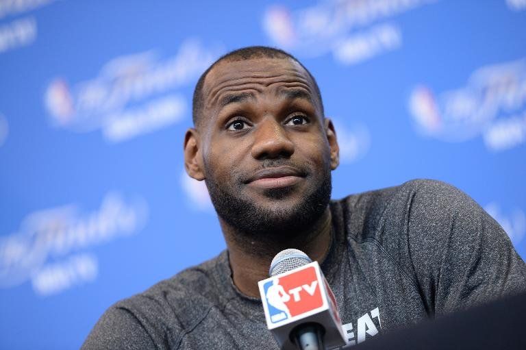 LeBron afirma estar ok para segundo juego de final NBA ante Spurs