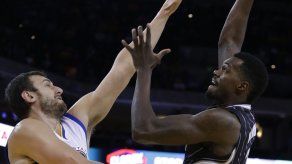 Triple de Curry da victoria a Warriors sobre Magic
