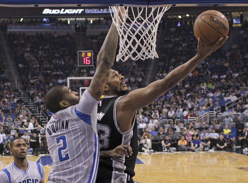 Los Spurs aseguran boleto en playoffs tras vencer al Magic