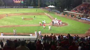 Jonrón de Rivera  le da el triunfo a los Diablos ante los pericos