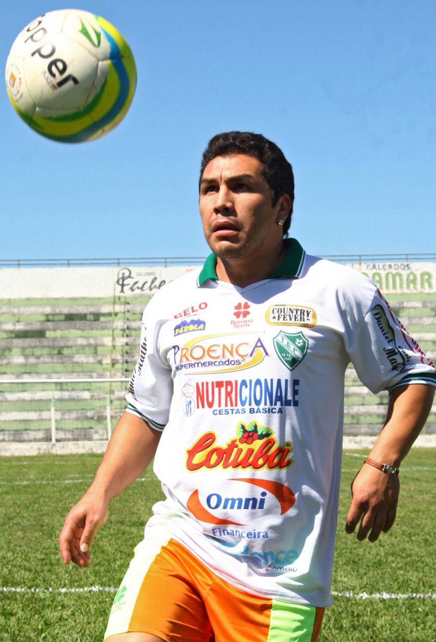 Salvador Cabañas anuncia su retiro del fútbol