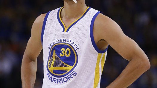 Warriors cierran su mejor temporada regular ganando a Denver