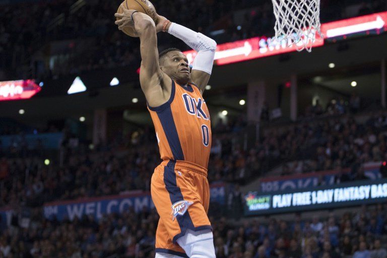 Undécima victoria seguida de los Spurs y triple doble de Westbrook