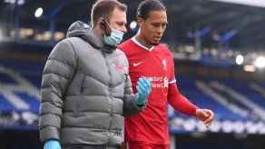 Van Dijk se someterá a cirugía en la rodilla derecha