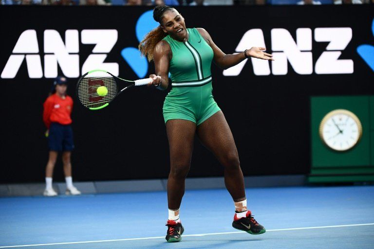 Djokovic y Serena avanzan en Australia, Carreño se va con polémica