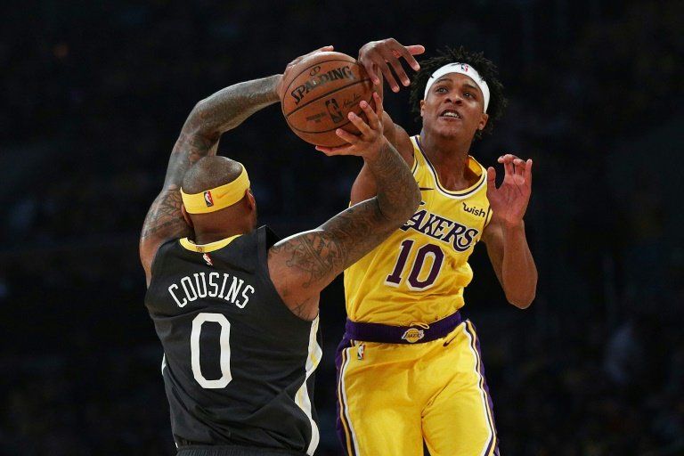 Antetokounmpo se impone a Embiid y los Bucks sellan el primer puesto de la NBA