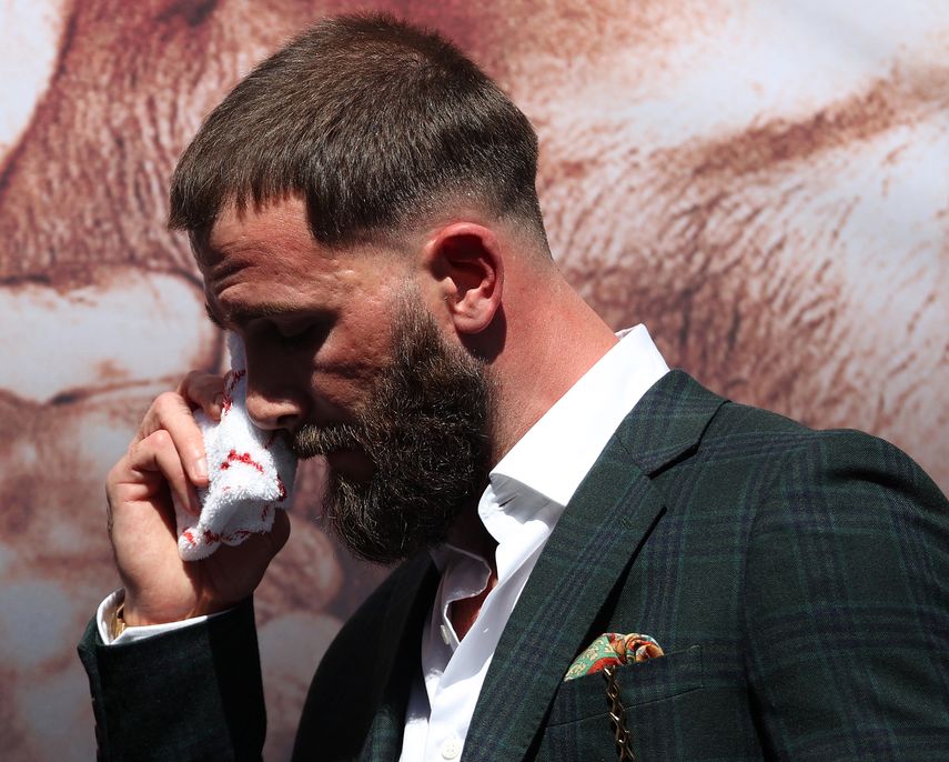 Caleb Plant y Canelo Álvarez sostuvieron un enfrentamiento en la conferencia de prensa.