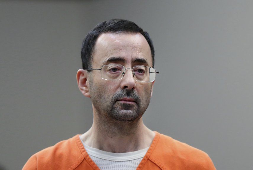 Arrestan a expresidente de federación de gimnasia de EEUU