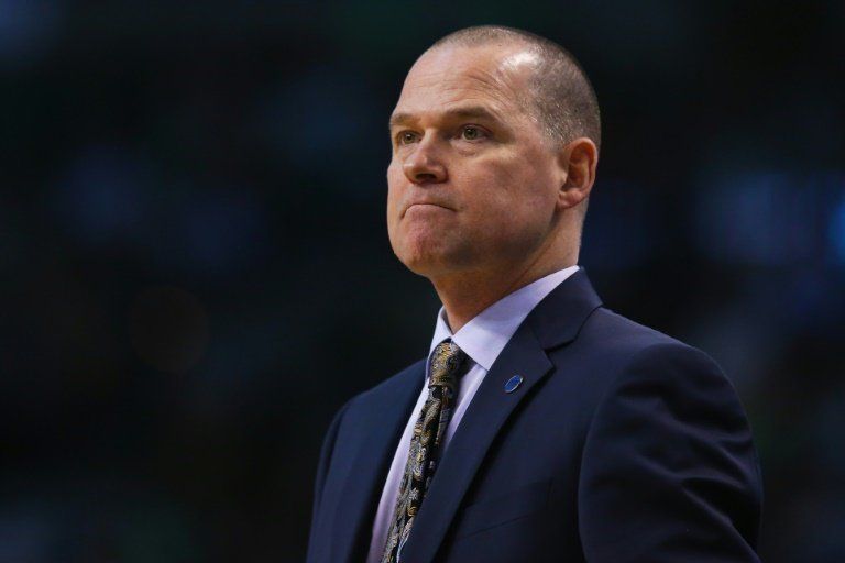 Los Spurs se recuperan y mantienen invicta su cancha