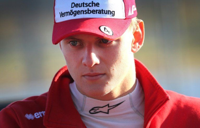 Mick Schumacher se une a los jóvenes pilotos de Ferrari