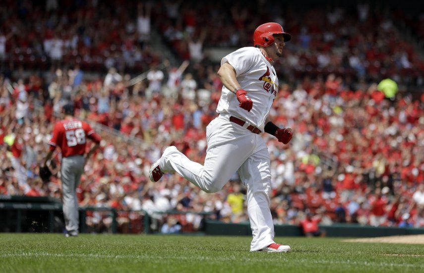 Adams conecta otro jonrón en triunfo de Cardenales