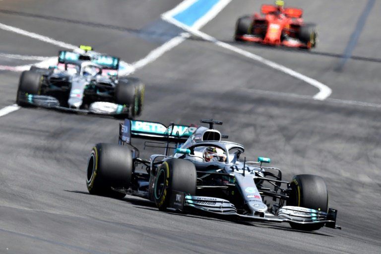 Hamilton gana en Francia delante de Bottas en nuevo doblete de Mercedes