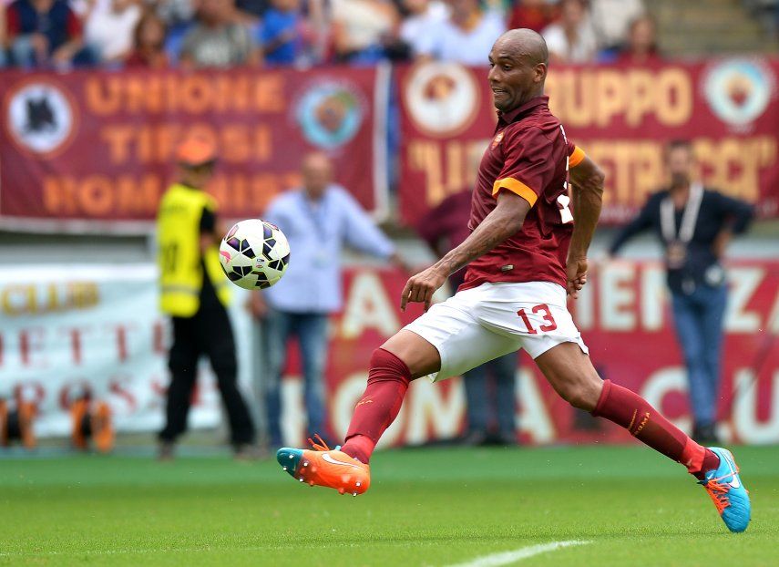 Maicon seguirá otra temporada con Roma