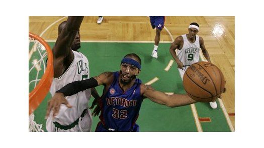 NBA: Pistons 103, Celtics 97; Pistons ganan de visita en Boston