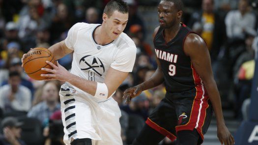 Triple-doble de Whiteside lleva al Heat al triunfo