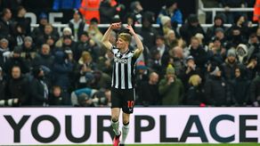 Anthony Gordon le da el triunfo al Newcastle sobre el Manchester United