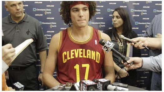 Varejao deja entrenamiento de Cavs por deceso de su abuelo