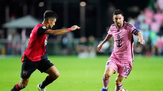 Lionel Messi enfrentó a Newells en emotivo amistoso