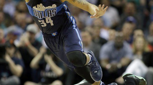 Mavericks rompen la racha de siete victorias de Charlotte