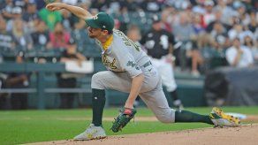 Bassitt fue dado de alta tras golpe en la cabeza.