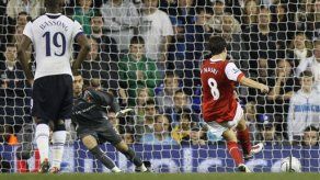 Arsenal vence 4-1 a Tottenham; lo echa de Copa de la Liga