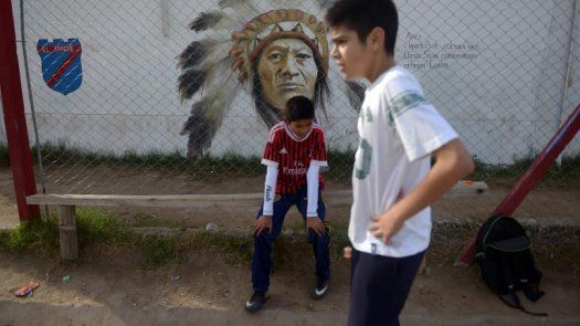 Messi vs Tevez, una superfinal europea que se juega en las tierras del Apache