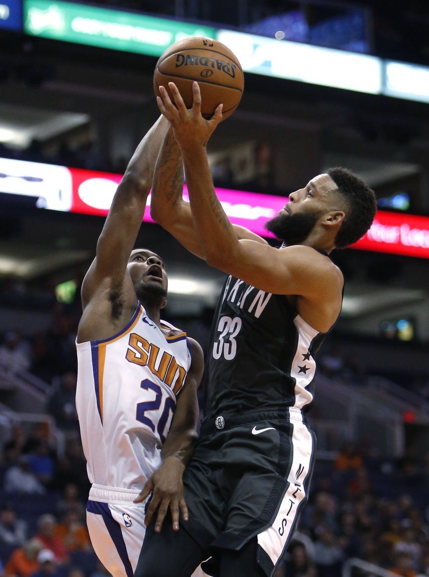 LeVert, con 26 puntos, lleva a Nets a vencer 104-82 a Suns