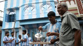 Un admirador de Messi pinta su casa de albiceleste en India