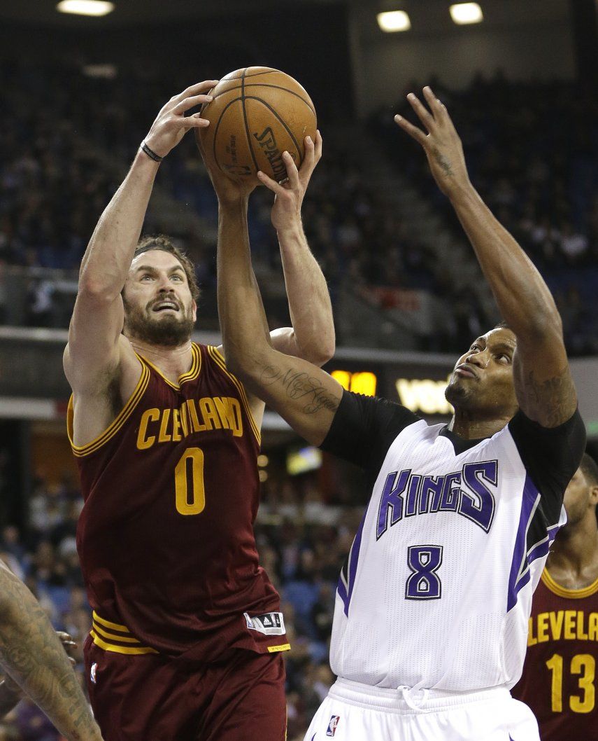 Jugada de 4 puntos de Love impulsa a Cavaliers ante Kings
