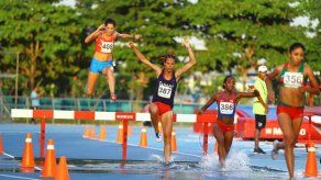 Andrea Ferris con bronce en los 3 mil metros con obstáculos